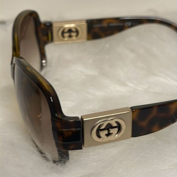 💯Authentic Gucci Sunglasses with Box🍀 - Picture 5 of 12
